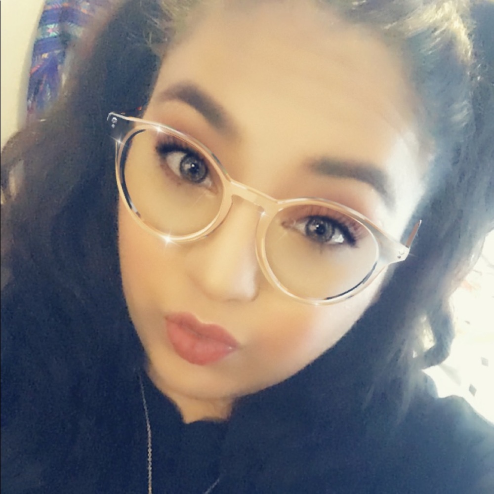 Meet your Posher, Yosselin